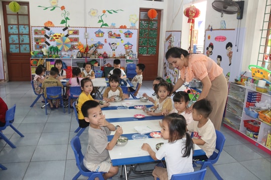 Chăm lo bữa ăn bán trú cho học sinh