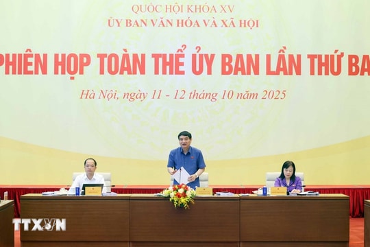 Thể chế hóa nội dung sử dụng một bộ sách giáo khoa thống nhất