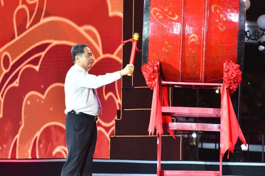 Chủ tịch Quốc hội Trần Thanh Mẫn khởi trống khai hội mùa thu Côn Sơn - Kiếp Bạc 2025