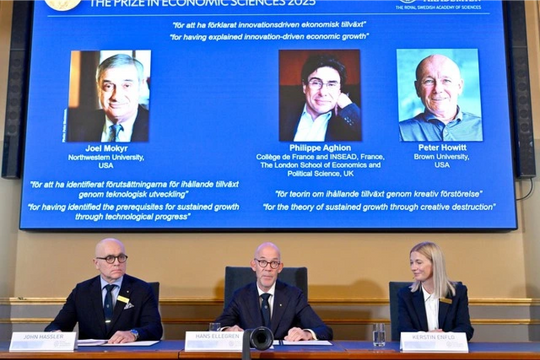 Ba nhà khoa học giải thích tăng trưởng kinh tế nhờ đổi mới sáng tạo giành giải Nobel Kinh tế 2025