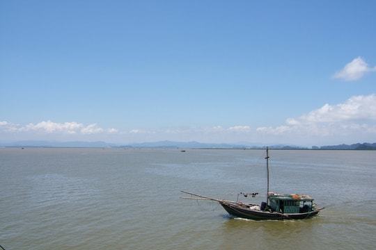 High tide warning as sea levels rise in Hai Phong