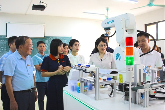 Đại biểu Quốc hội Hải Phòng khảo sát tại 2 trường đại học lớn ở phía tây thành phố