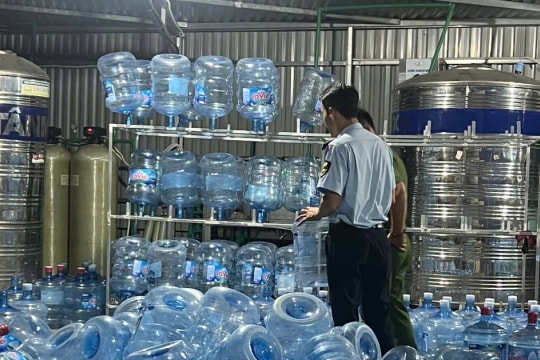 Dùng nước máy bơm vào vỏ Lavie, tung ra thị trường hơn 20.000 bình nước uống giả