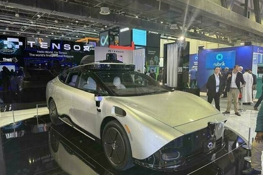 Ra mắt xe robot tự hành cá nhân đầu tiên trên thế giới