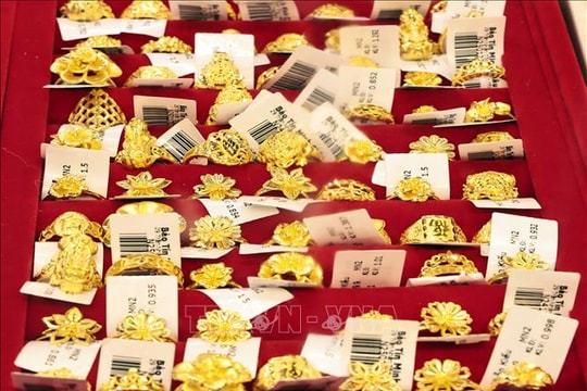 Giá vàng niêm yết mức 147,3 triệu đồng/lượng trong sáng 15/10