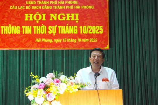 Đồng chí Nguyễn Quang Phúc quán triệt nghị quyết tại Câu lạc bộ Bạch Đằng