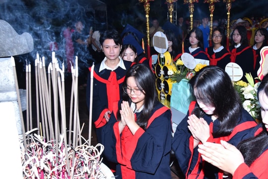 47 học sinh, sinh viên xuất sắc được biểu dương tại đền thờ Trạng nguyên Trần Tất Văn