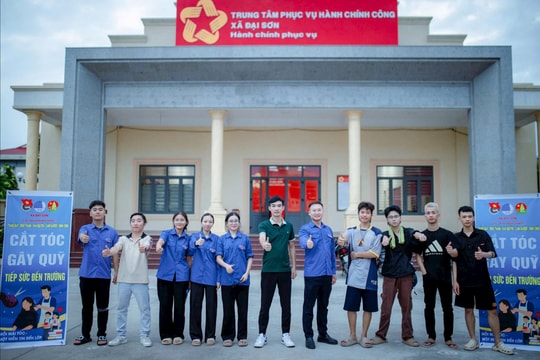 Giới trẻ thành phố thể hiện lòng yêu nước