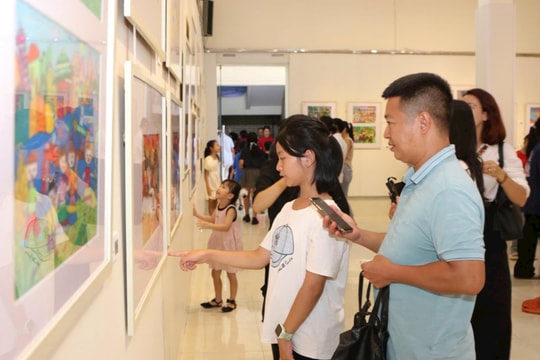 Trong trẻo những bức họa ở Triển lãm tranh thiếu nhi toàn quốc tại Hải Phòng