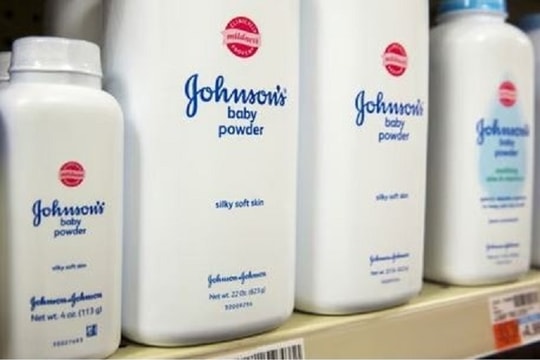 Hàng nghìn người tại Anh kiện Johnson & Johnson vì phấn rôm gây ung thư