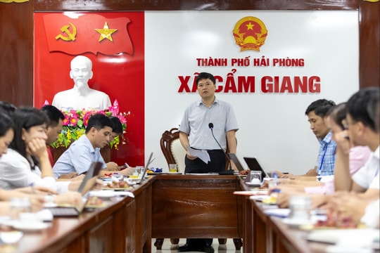 Phó chủ tịch UBND thành phố Hoàng Minh Cường kiểm tra cải cách hành chính tại xã Cẩm Giang