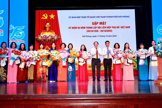 Gặp mặt đại diện cán bộ nữ, cán bộ Hội Liên hiệp phụ nữ các cấp
