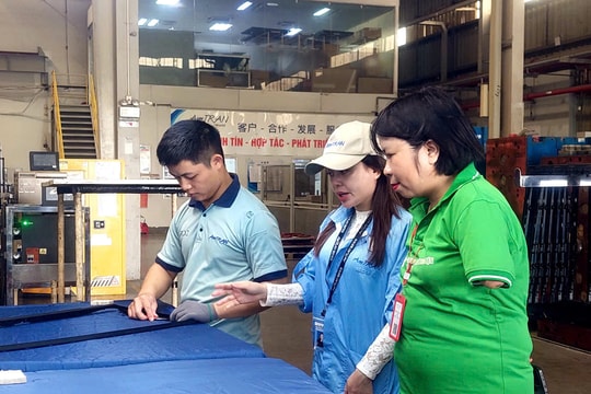 Người phụ nữ 'một tay' nâng đỡ nhiều phận đời khuyết tật
