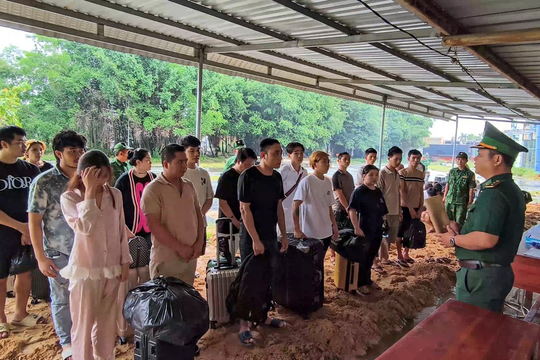 Tiếp nhận 48 công dân Việt Nam do phía Campuchia trao trả