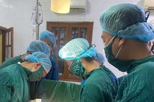 Trung tâm Y tế quân dân y Bạch Long Vĩ mổ cấp cứu người bệnh chửa ngoài tử cung bị vỡ