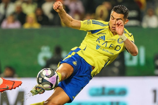 Ronaldo lập siêu phẩm giúp Al Nassr đại thắng, dẫn đầu Saudi Pro League