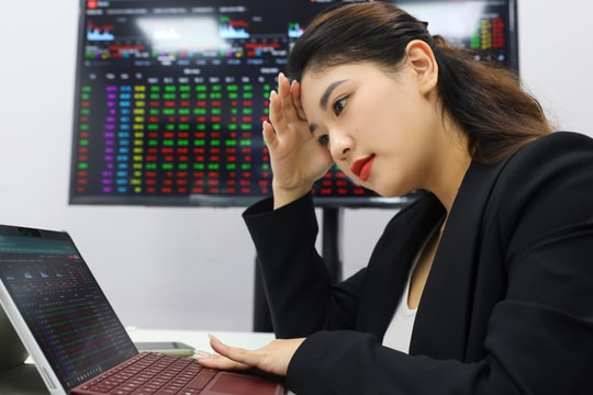 Thị trường chứng khoán giảm kỷ lục, VN-Index 'tuột tay' hơn 94 điểm