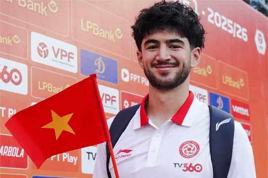 Trung vệ mang dòng máu Việt cao 1m88 có thể là giải pháp cho hàng thủ đội tuyển Việt Nam