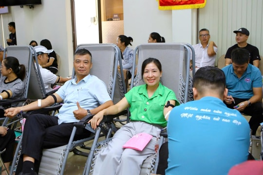 Gần 300 cán bộ, công nhân Cảng Hải Phòng tham gia hiến máu tình nguyện