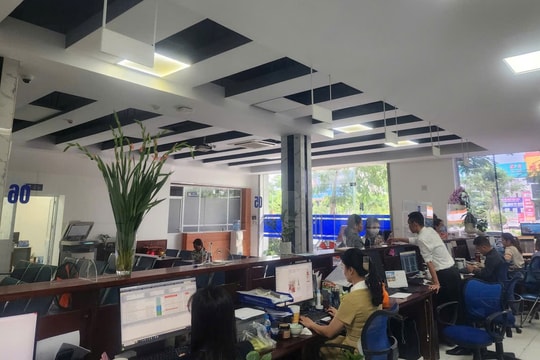 Thị trường chứng khoán khép lại tuần giao dịch đầy biến động