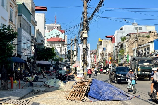 Cấm đỗ xe trên đường Lê Lợi
