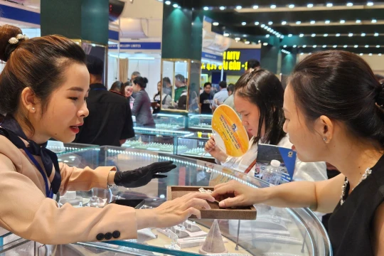 Vàng bật tăng hơn 1 triệu đồng một lượng