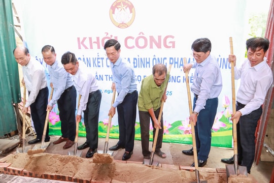 Groundbreaking of ‘Great Unity’ houses for two families in Kien An ward