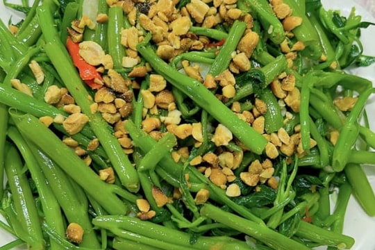 Xào rau muống chỉ cần thêm 1 thìa nước quả này, bảo đảm rau giòn, xanh mướt