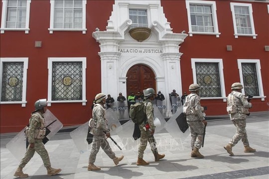 Peru triển khai quân đội trên đường phố thủ đô Lima