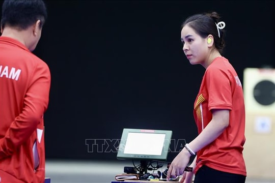 Tặng bằng khen cho các vận động viên, huấn luyện viên đạt thành tích xuất sắc năm 2025