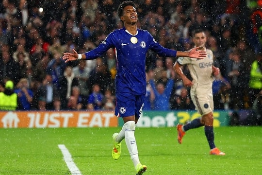 Dàn sao trẻ tỏa sáng, Chelsea vùi dập Ajax ở Champions League trên sân nhà