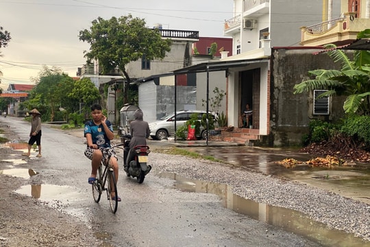 Sớm cải tạo đường xã Hà Nam