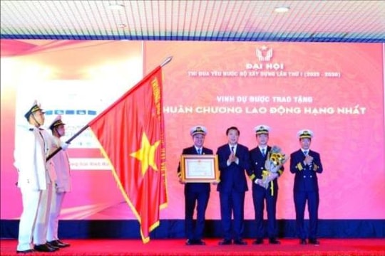 Trường Đại học Hàng hải Việt Nam đón nhận Huân chương Lao động hạng nhất