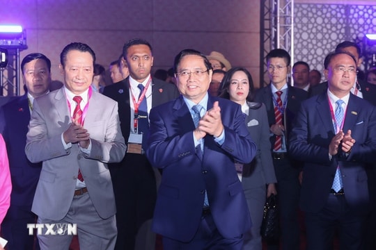Thủ tướng dự đối thoại cấp cao tại Hội nghị Thượng đỉnh kinh doanh - đầu tư ASEAN