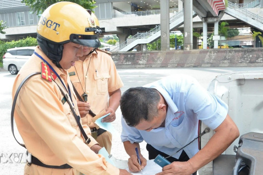 Khuyến khích các lái xe phản ánh vi phạm trật tự an toàn giao thông