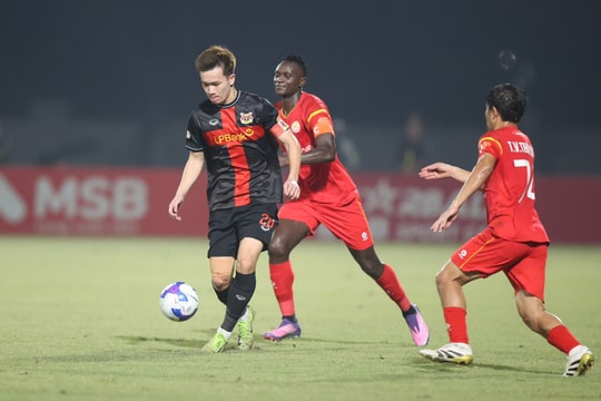 Ninh Bình băng băng đến ngôi vô địch V-League lượt đi