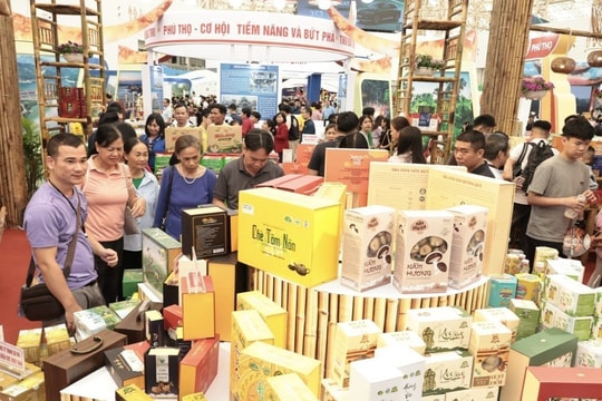 Hội chợ Mùa Thu sôi động ngay ngày đầu mở cửa