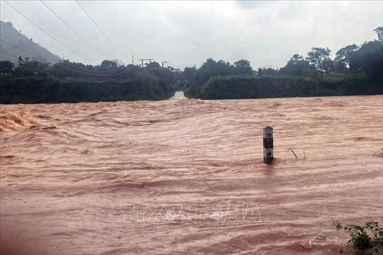 Chính phủ yêu cầu tập trung ứng phó, khắc phục hậu quả mưa lũ tại khu vực Trung Bộ​