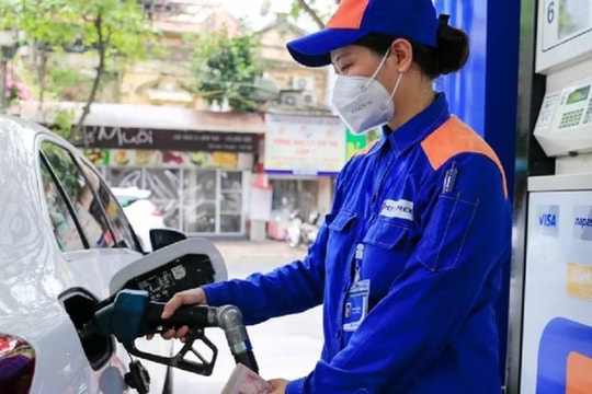 Giá dầu thô tăng mạnh