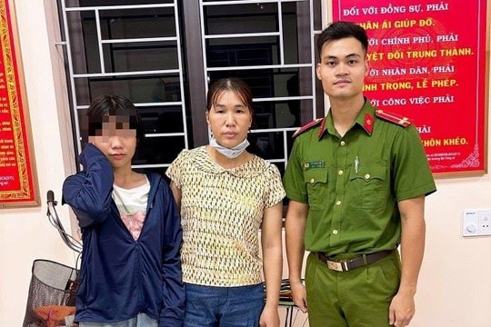 Công an xã An Quang giúp cháu bé lạc đường trở về với gia đình