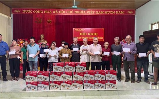 Canon Việt Nam ủng hộ người dân bị lũ lụt tại các tỉnh miền núi phía bắc