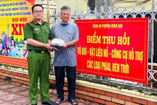 Đổi vũ khí, vật liệu nổ, công cụ hỗ trợ và pháo lấy quà