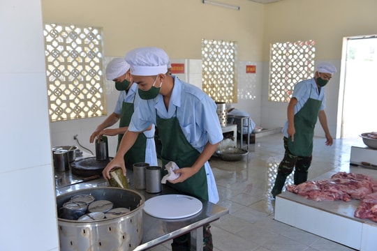 Bộ Y tế yêu cầu siết chặt kiểm tra bếp ăn tập thể và trường học