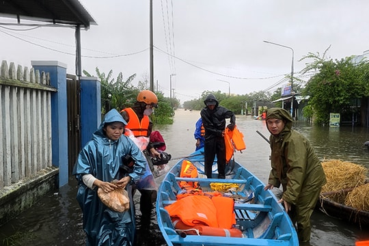 Không khí lạnh tràn xuống, Bắc Bộ chuyển lạnh, Trung Bộ mưa rất to