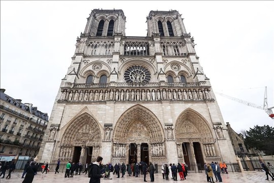 Nhà thờ Đức Bà Paris xuất hiện trên đồng 2 euro mới