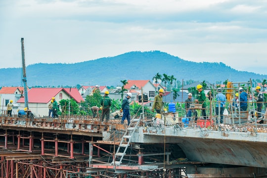 Hai Phong speeds up construction of key highway interchange