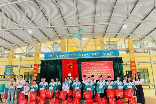 Lan tỏa yêu thương tới học sinh vùng lũ