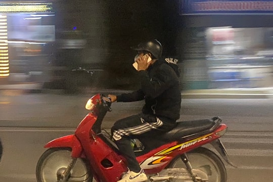 Hiểm họa 'nghiện' điện thoại khi lái xe