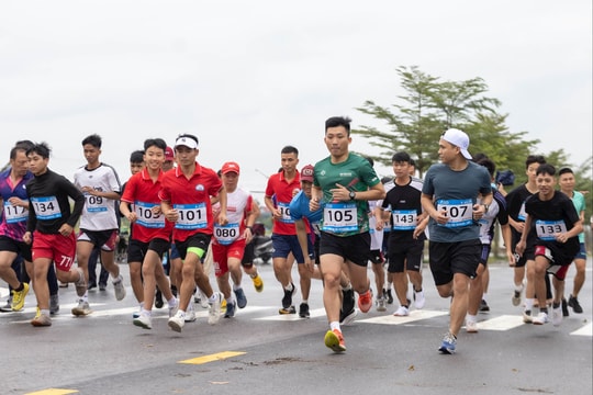 Hàng trăm runner tranh tài tại Giải việt dã xã Hà Bắc