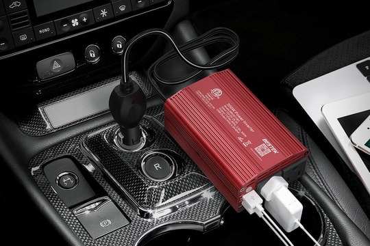 Không nên cắm 5 thiết bị này vào cổng sạc 12V trên ô tô